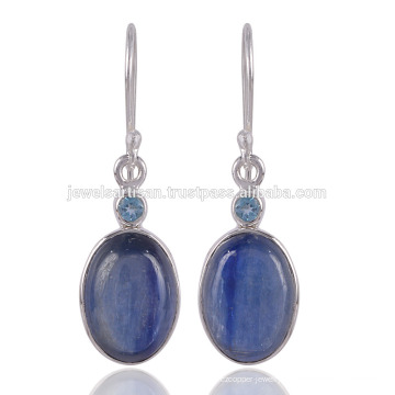 Boucles d&#39;oreilles argentées en kyanite et en topaze bleue suisse 925